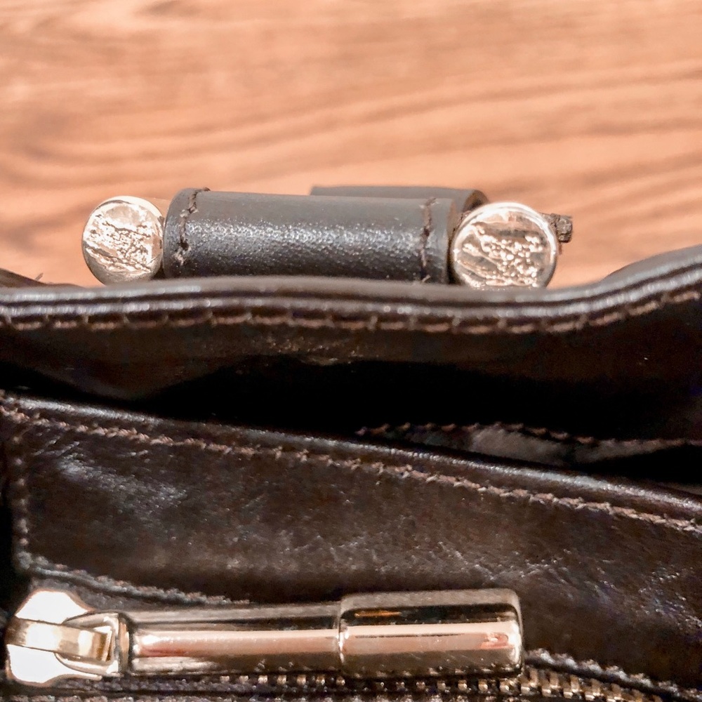 Burberry leather lead bag - Picture 6 of 7